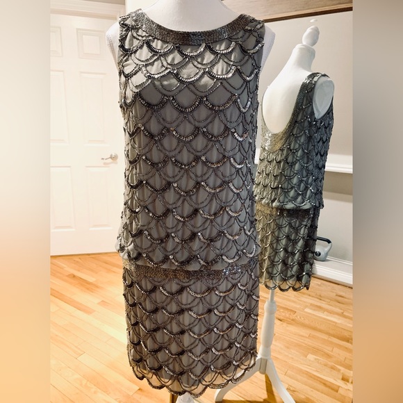 A 20’s vibe silver tone mini dress, with sequin and beads. Dropped back. - Picture 2 of 5